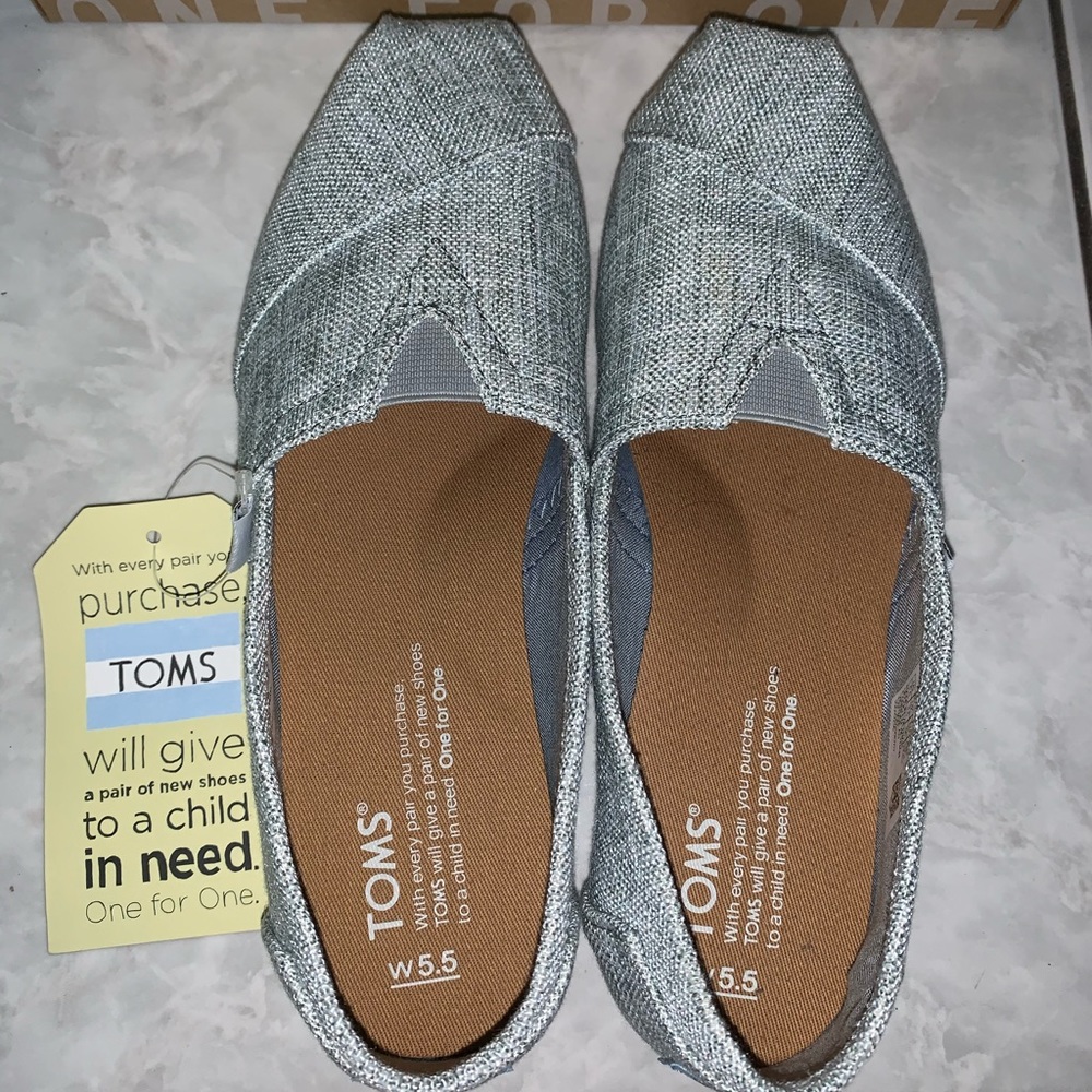 Tom’s Classic Dirzzle Grey Mettalic Woven - Picture 4 of 7